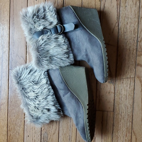 3 inch wedged boots with fur - Picture 2 of 7
